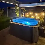2 Bedroom Stunning In Casa de Férias *