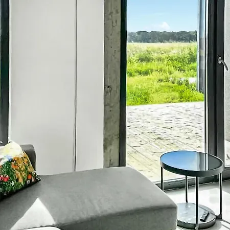 2 Bedroom Cozy In Dom wakacyjny Lokciowe