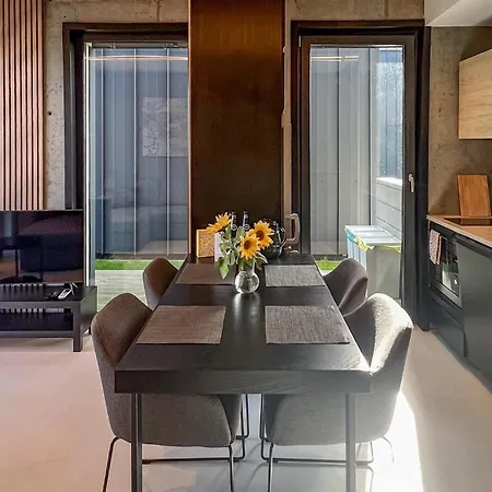 2 Bedroom Cozy In Dom wakacyjny *