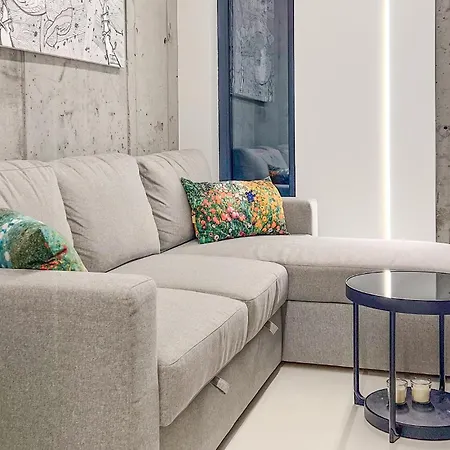 2 Bedroom Stunning In *