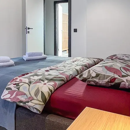 2 Bedroom Cozy In Dom wakacyjny *